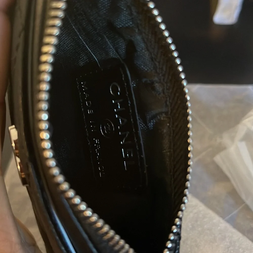 Black/Silver Zip-up Card Holder - Picture 3 of 5